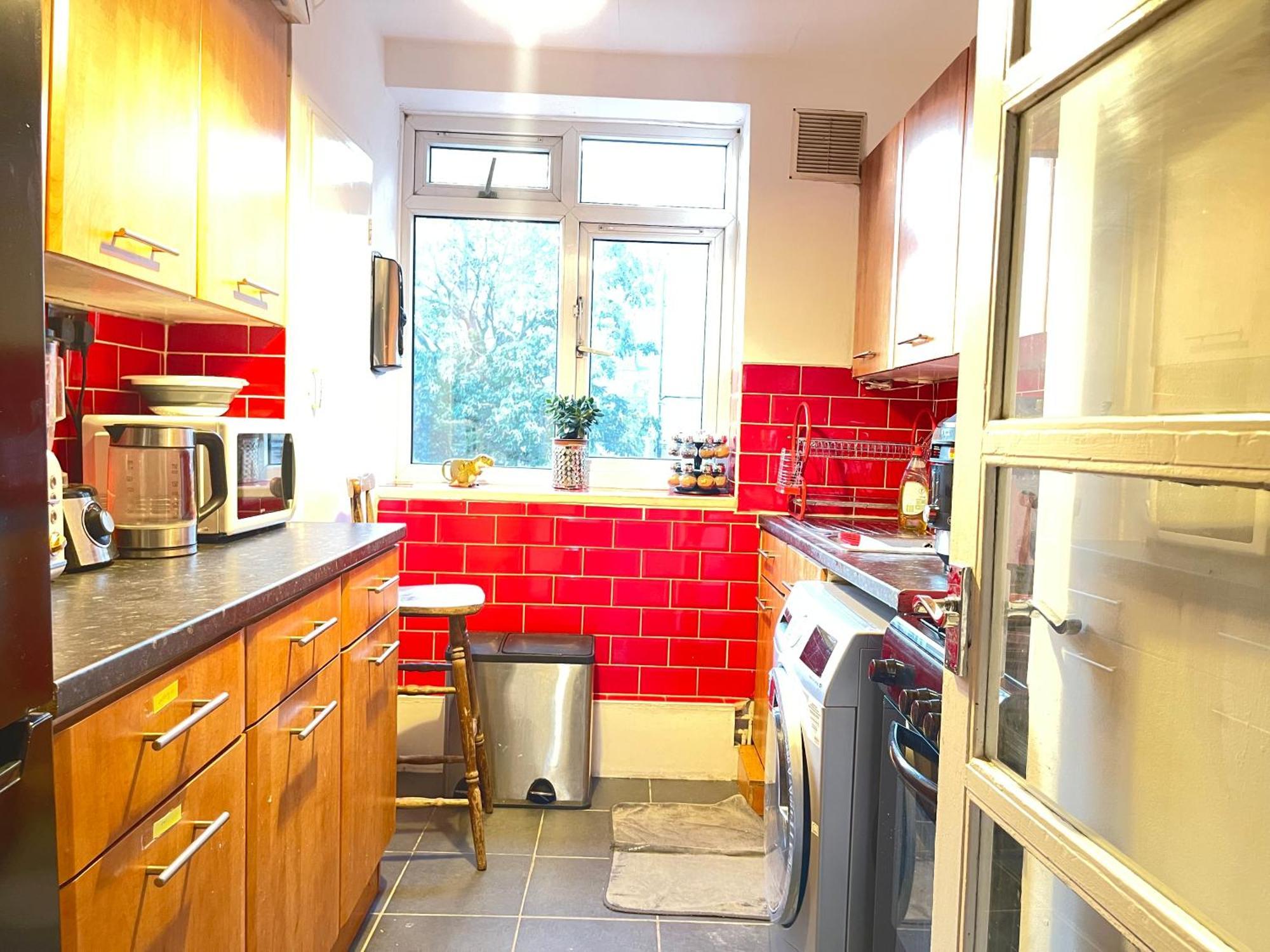 Room With King Size Bed And Shared Kitchen Raynes Park Dış mekan fotoğraf